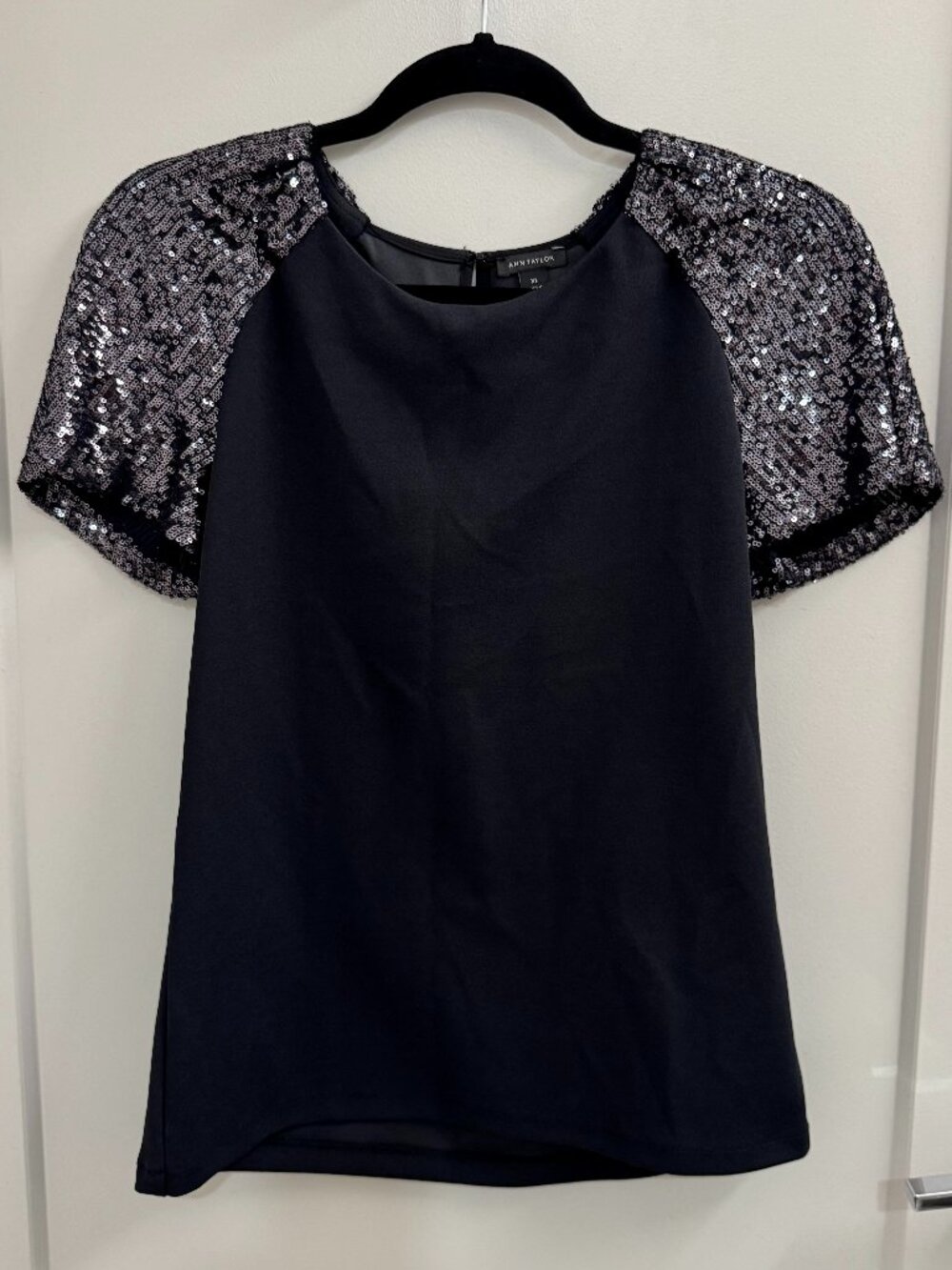 Anne Taylor Women's Size XS Black Sequined Shoulder Blouse Top